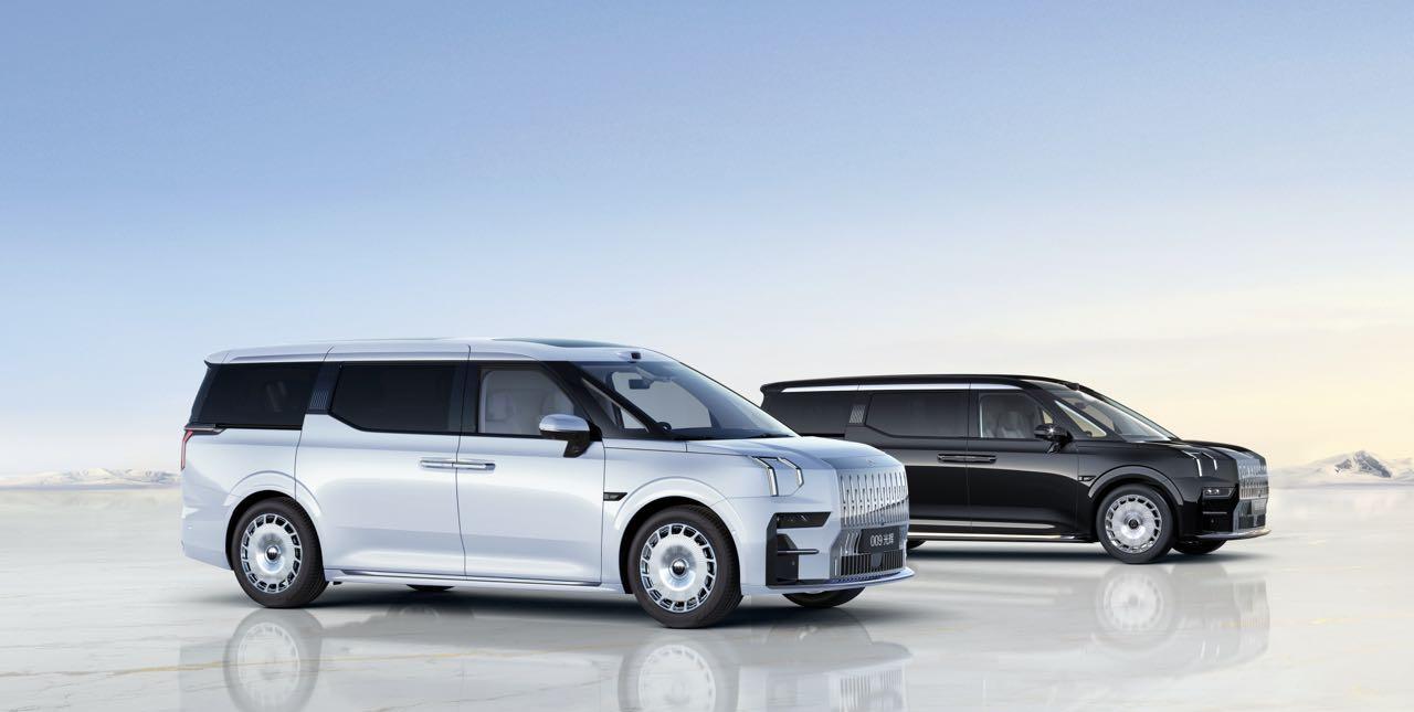 极氪009光辉版推出全新外观色，“冰玉白”，可以免费选装，新车78.9万起，8月