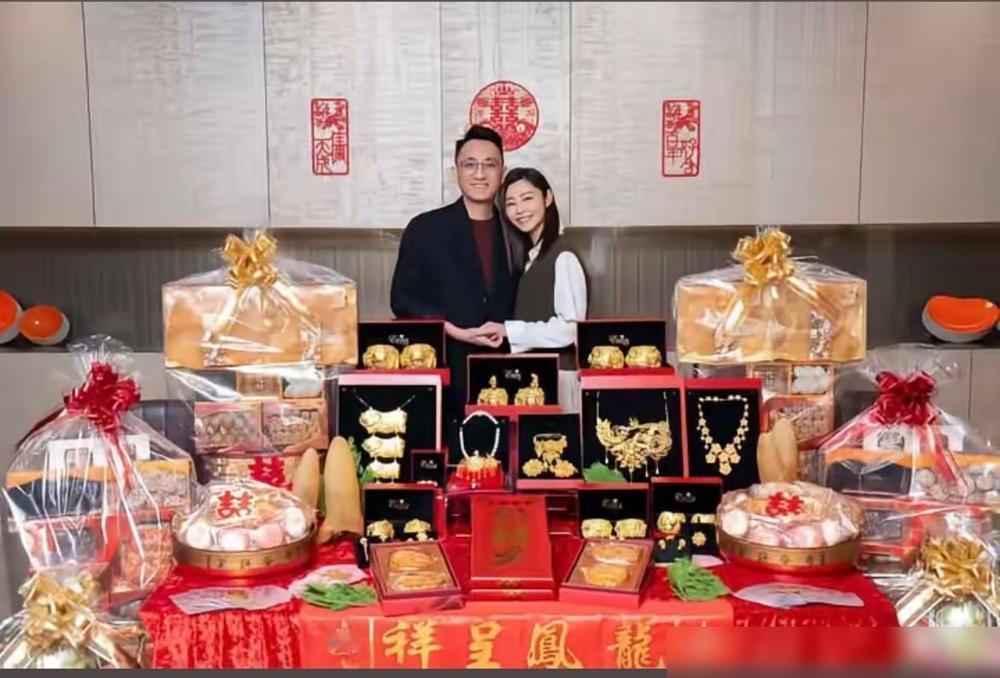 卫诗雅的老公周祉安，虽然不是圈内人，经济实力相当雄厚。之前好多营销号瞎传她嫁