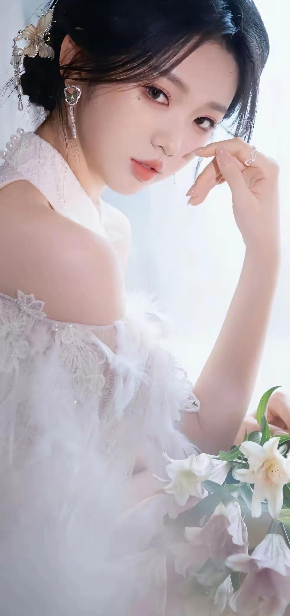 梦幻白纱裙，温柔花海中，少女心满满🌸✨女生怎么穿搭会看着很温柔?白裙少女感