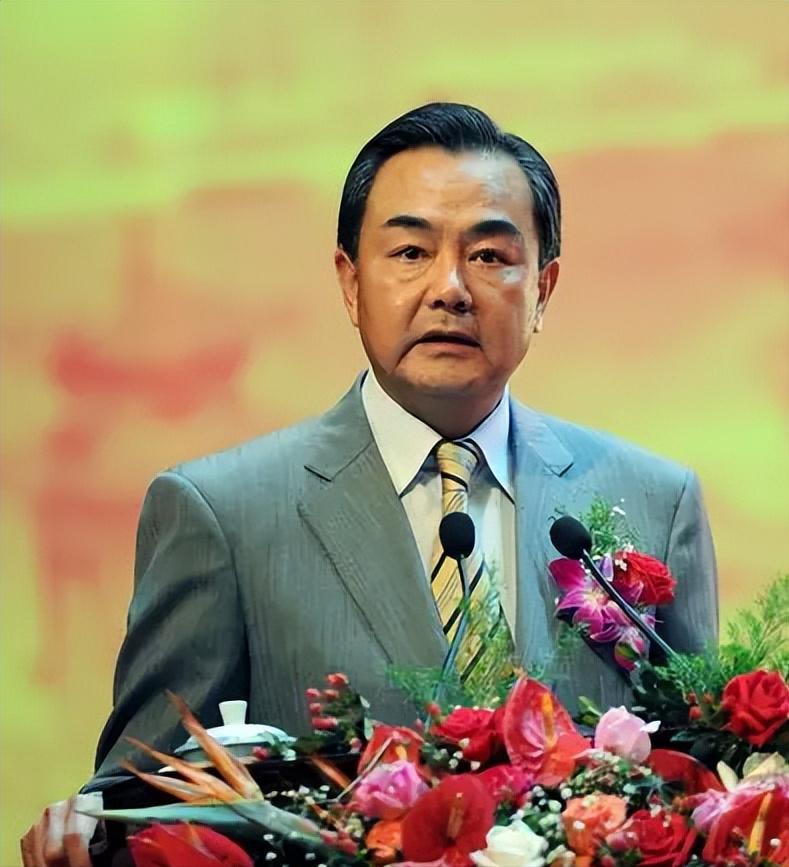 看着王毅外长又要出发，最想说的只有一句：一定要保重身体啊！ 2026年4月2