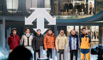 吴彦祖、陈伟霆与吴磊三人的罕见同框引爆全网，三人作为迪桑特代言人，出席品牌“问顶