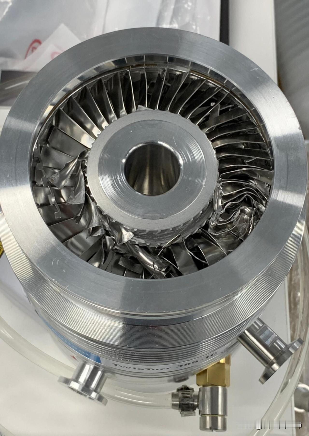 新同事闯大祸，把自己年终奖闯没了实验室新来的小同事，昨天干了件大事——当着我的