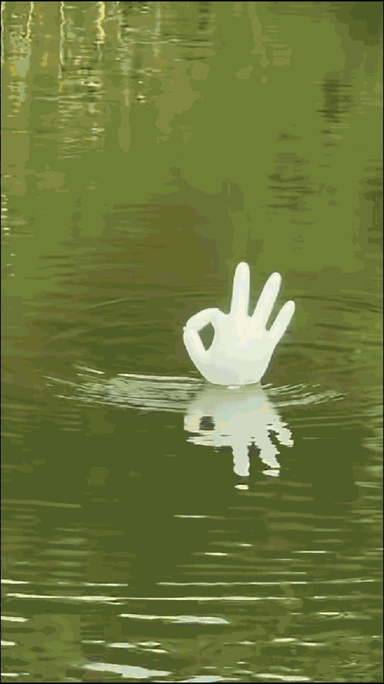 云南昆明的钓鱼老哥，又把低成本钓鱼玩出了新高度！本来蹲在河边钓鱼，被太阳和水