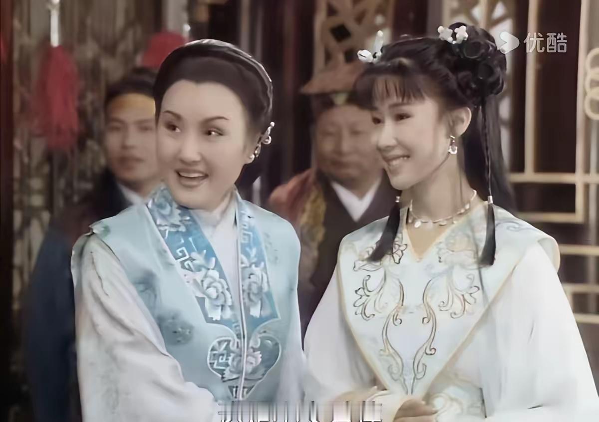 那个时候真的觉得碧莲好丑啊，他还演过戏说乾隆吧。。。现在觉得人家一点不丑[捂脸哭]
