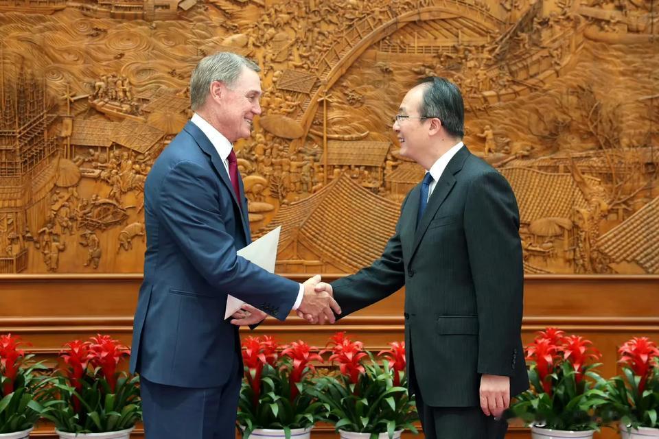 美国驻华大使馆微博:庞德伟大使在X上说，“今天，我向外交部部长助理洪磊递交国书