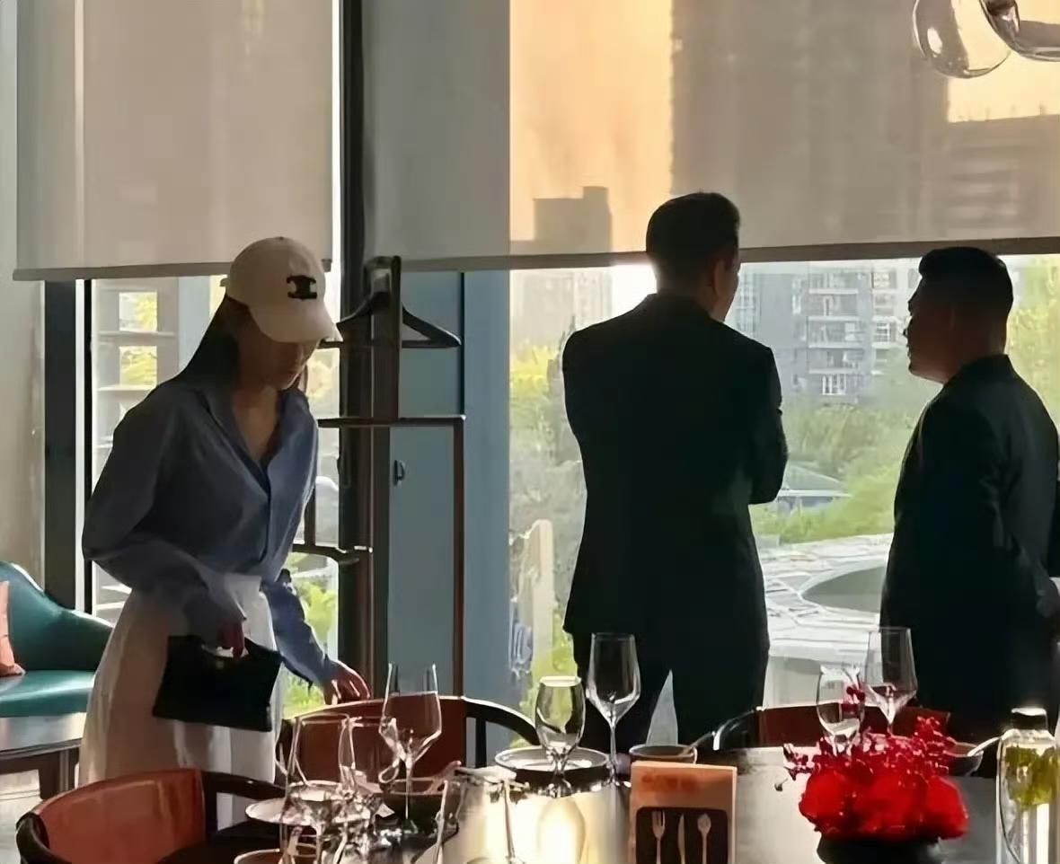 小菲带孩子们去喝下午茶，人家小菲的日子过得还是挺有质量的呢？不知道人家有没有钱。