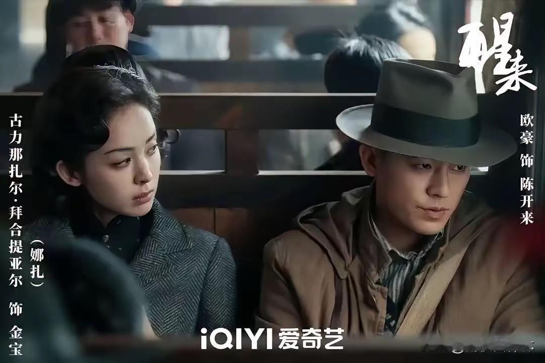 关于苏门的真实身份，竟然早有预兆。《醒来》里地下党负责人代号叫"戴安娜"，