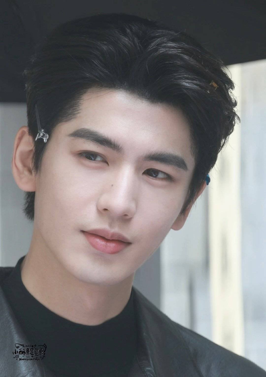 今天的张凌赫帅成这样[爱心][爱心]​​​