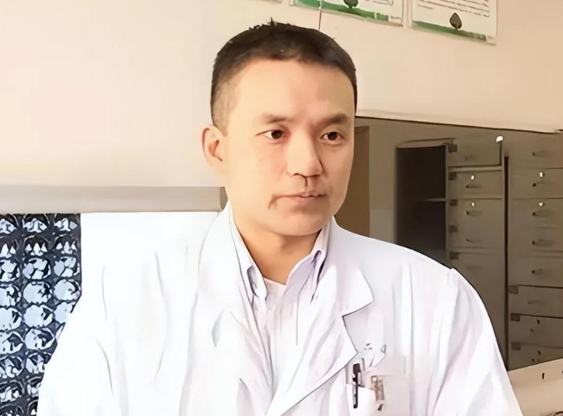 “简直就是禽兽！”2022年，湖南农民张爱国因直肠癌做了大便改道手术。谁知，他痊