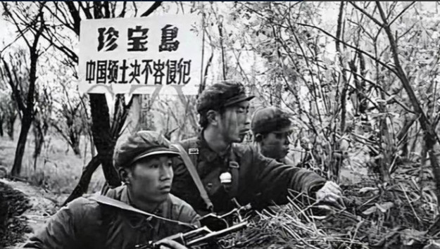 1962年，两名开国少将带领8万多人集体叛逃至苏联，毛主席得知后，非但没派军队去