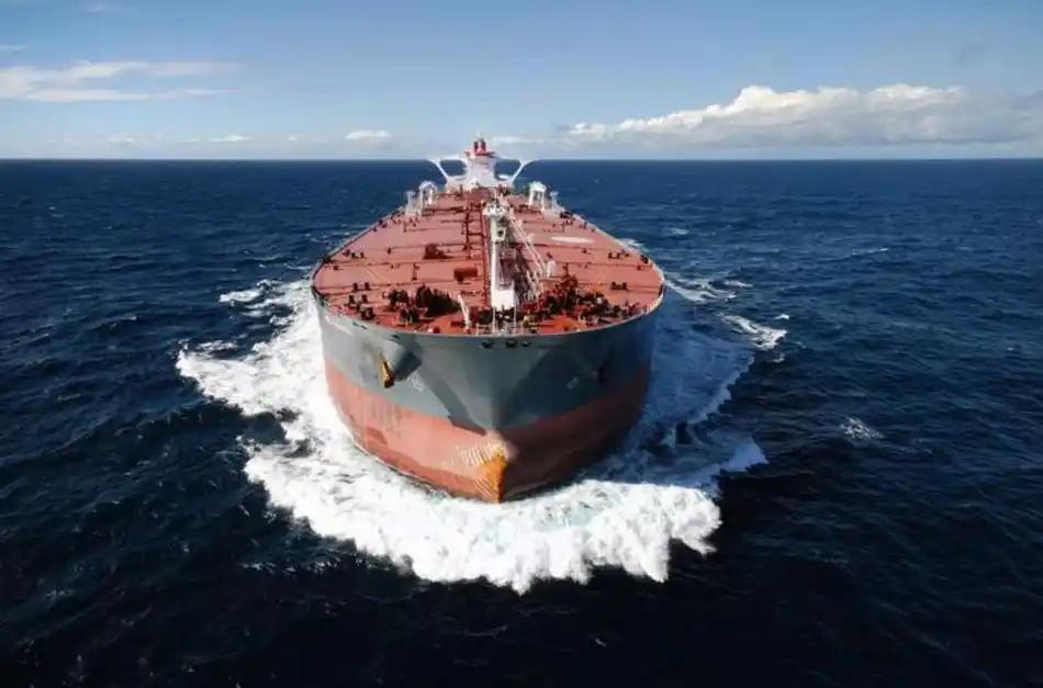 中俄油轮援古巴遭美拦截改道委国，公海竟成霸权博弈场。本月加勒比海上演海上博弈