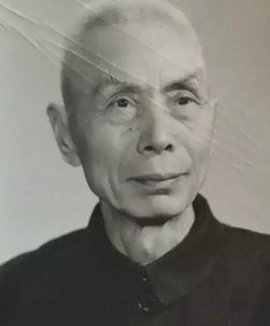 1948年，原国军第25军中将军长陈士章逃出碾庄后，回去见妻子，妻子却吓得花容失