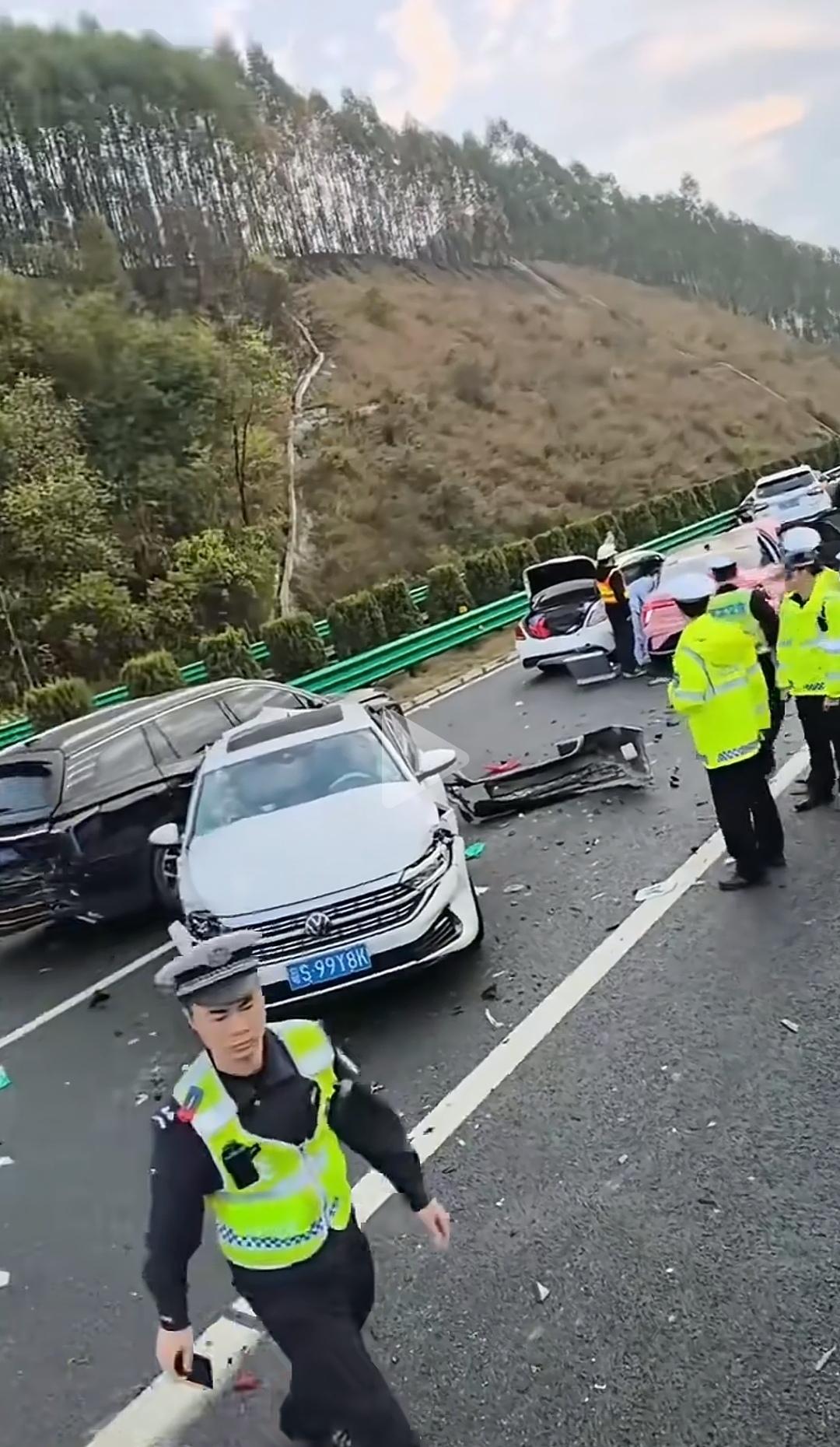 五一高速免费，却有老司机选择在家“躺赢”？“别人堵在路上，我在家里沙发上躺赢