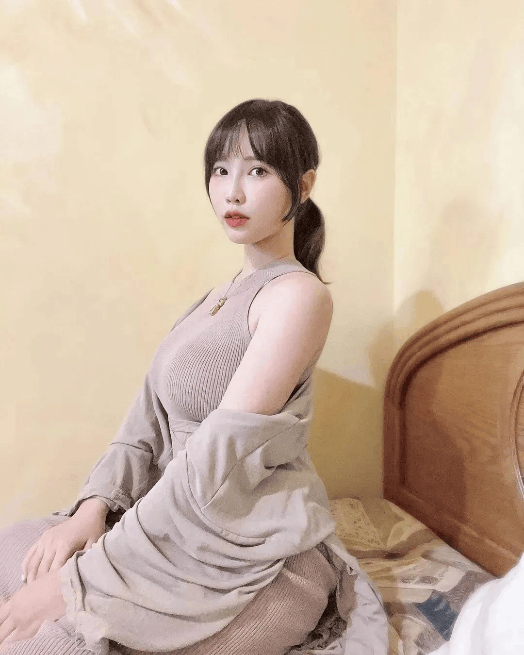 韩国美女机车模特，火辣玲珑身材，曲线诱人，性感写真壁纸