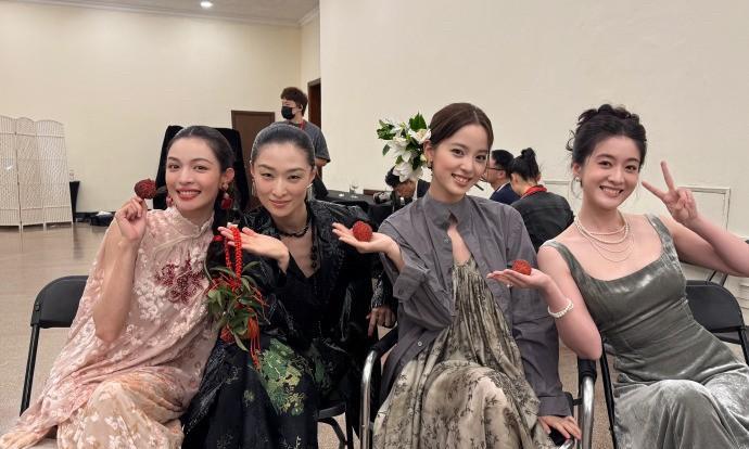 终于明白为什么，欧阳娜娜没什么作品，却在娱乐圈能长红了。不是因为她背景强大，而