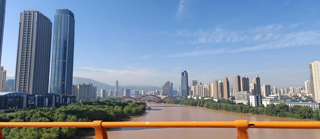 黄河好黄啊，比我的读者还黄。​​​
