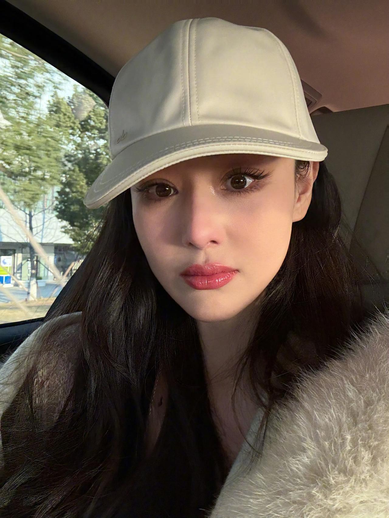 演员张馨予在自己的社交平台上发文，分享了一段自己的日常感想，内容是关于自己在巡演
