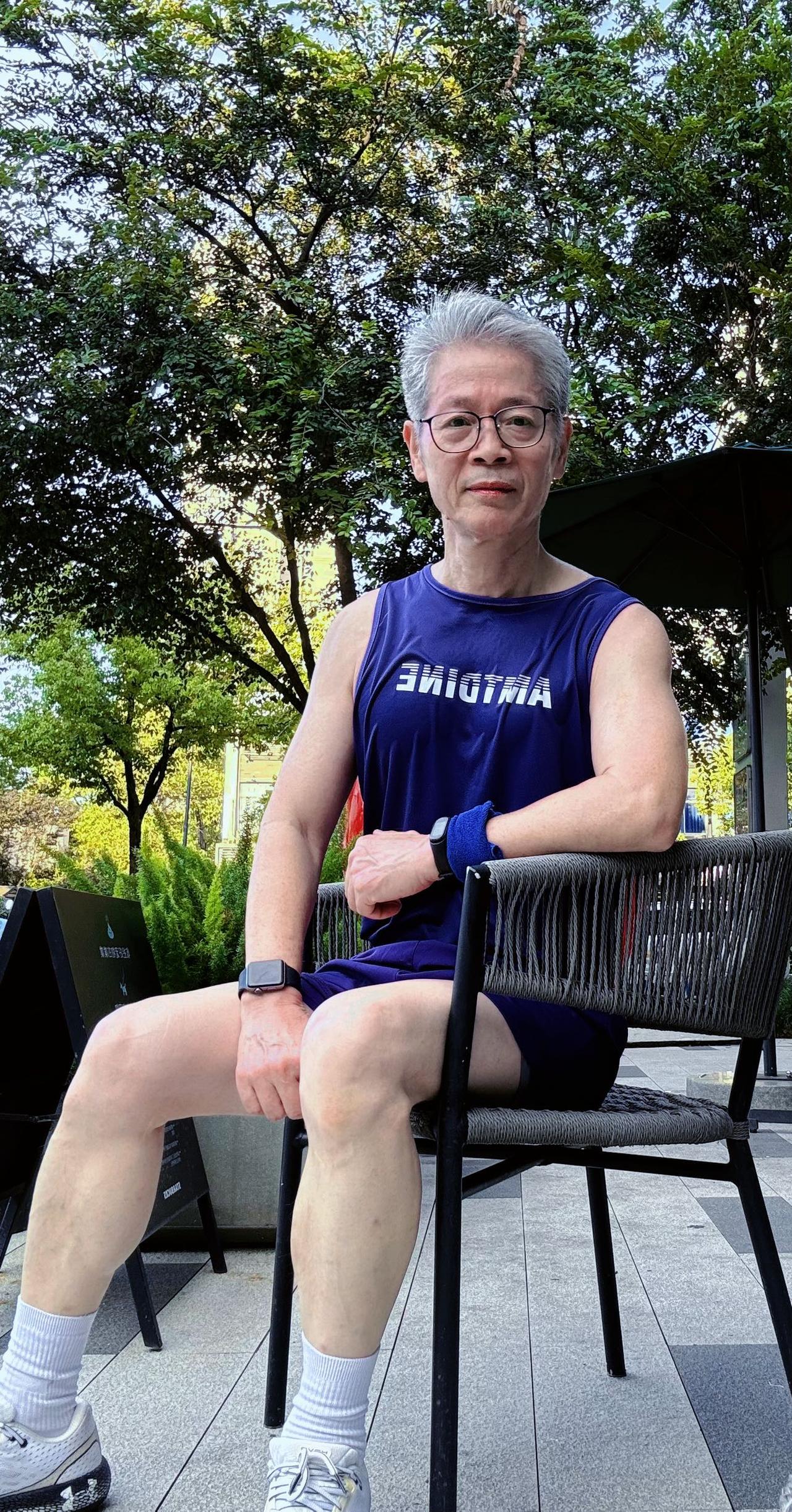 跑步时间久了，人的内心反而会慢慢变得简单。这种改变，往往体现在四个方面：第一