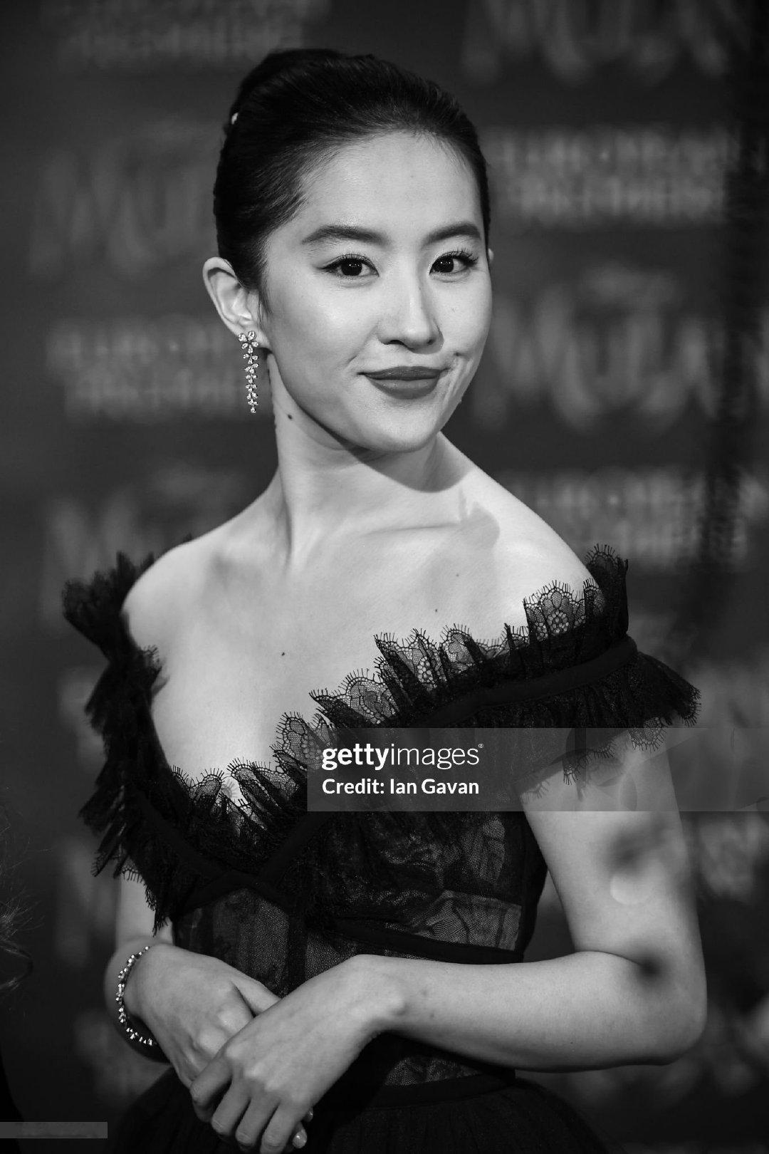 黄圣依回应和刘亦菲被认混两位都是大美女哇​​​