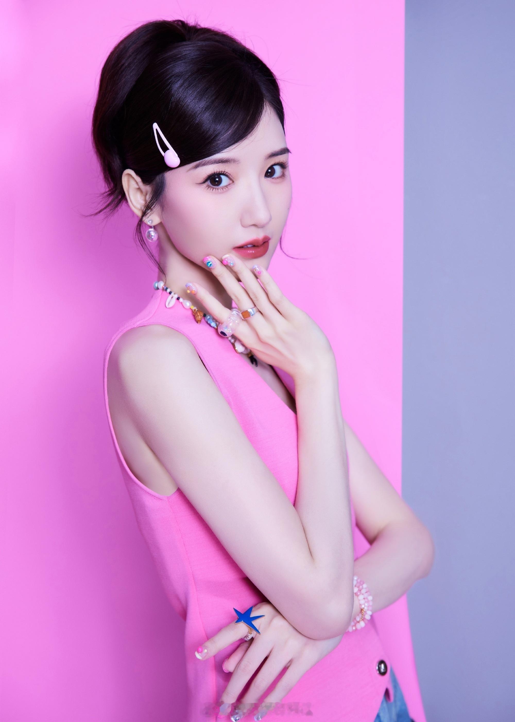 毛晓彤超甜粉可爱写真