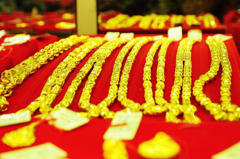 4月18日黄金市场数据分析显示，国际现货黄金（伦敦金现）达到4828.21美元/