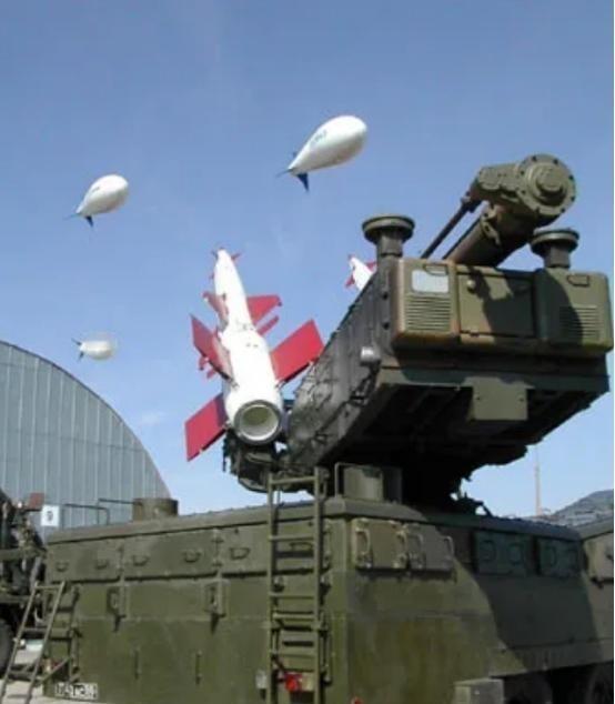 历史是惊人的相似，当年是希特勒逼犹太人四处逃命，现在是犹太人自己四处保命。历史