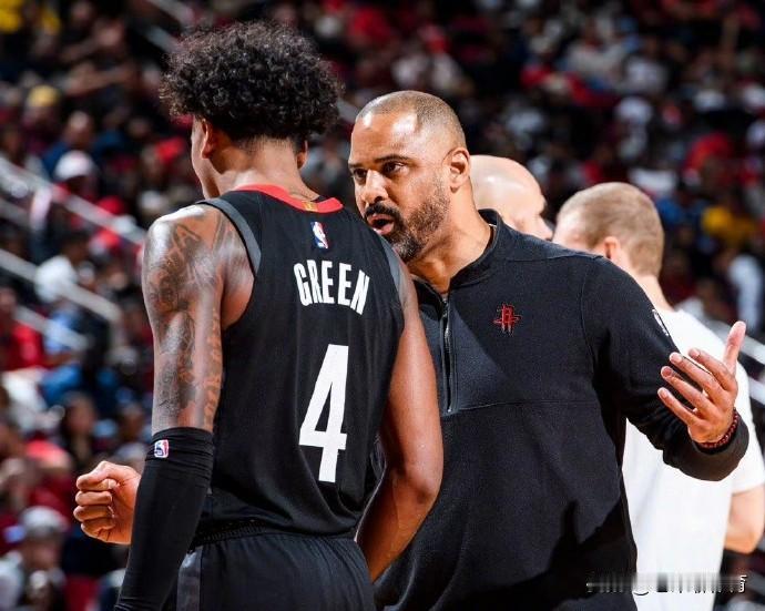 看到杰伦格林的表现，才发现这几年真是错怪乌杜卡了！去年休赛期，火箭队用狄龙布鲁