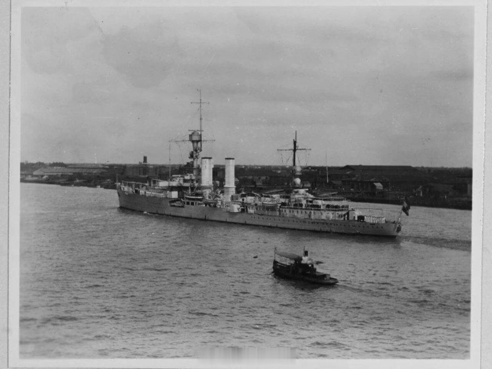 1931年在上海的德国“埃姆登”号巡洋舰“埃姆登”号是德国“埃姆登”级轻巡洋舰的
