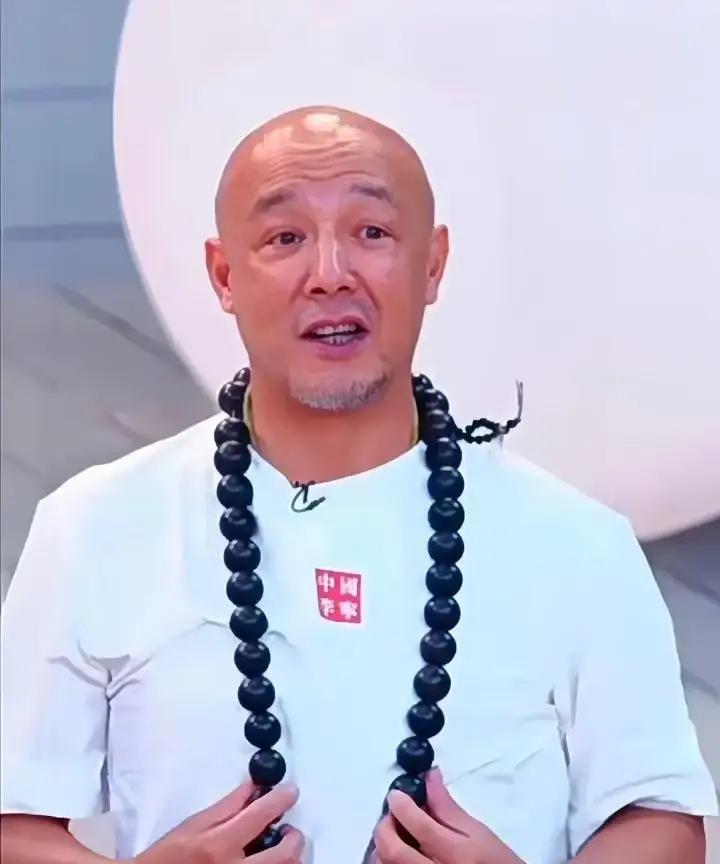 孙颖莎的球，现在带着一股“匪气”。看重庆冠军赛决胜局。她连续两个关键分，突