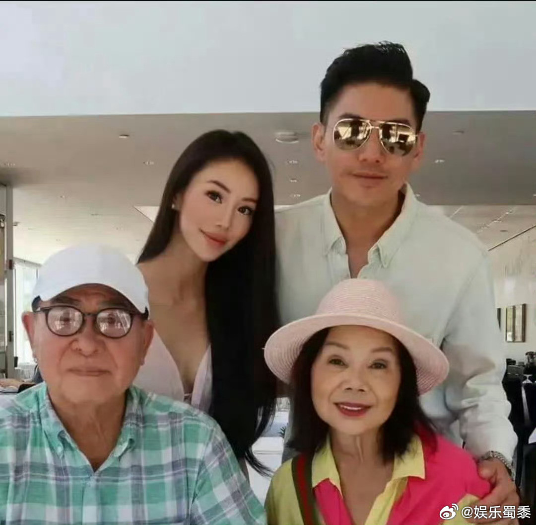 孔子第76代孙在美国结婚，妻子厚唇大眼是大马名媛，两人网上认识