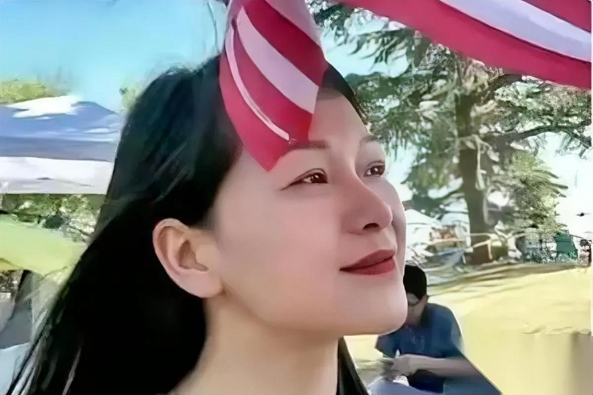 年入百万美女作家跑美国当外卖员？她的经历打醒太多人。写霸总文爆火的网