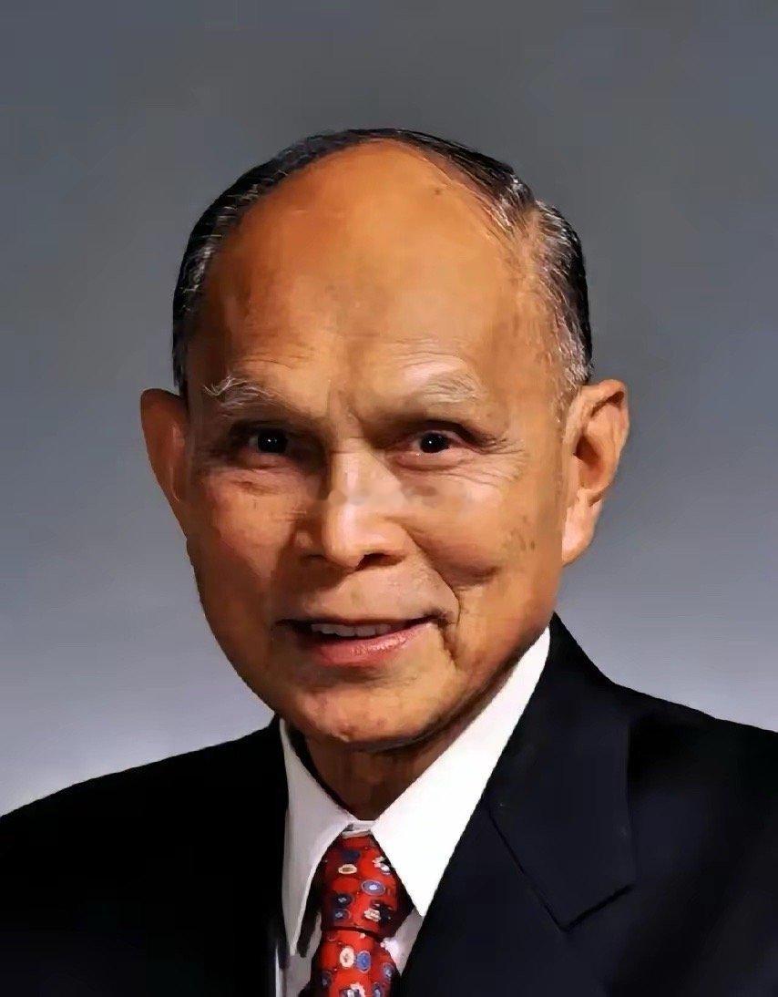 10岁娃卖菜挣学费霍家长孙背着30斤番薯在菜市场蹲了仨小时，成交27单。买家不知