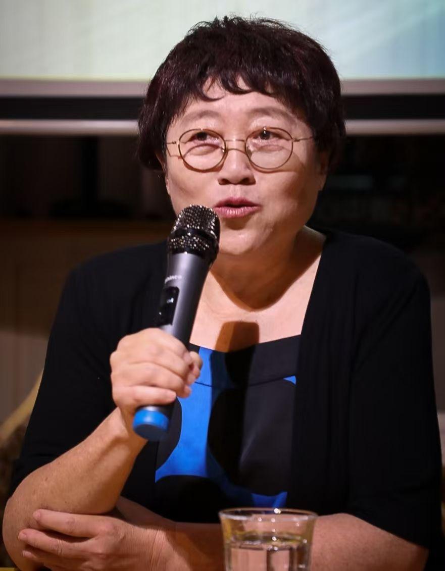 一位性学专家说得很通透：“说实话人一旦死了，他生前穿的衣服，戴的手表，盖