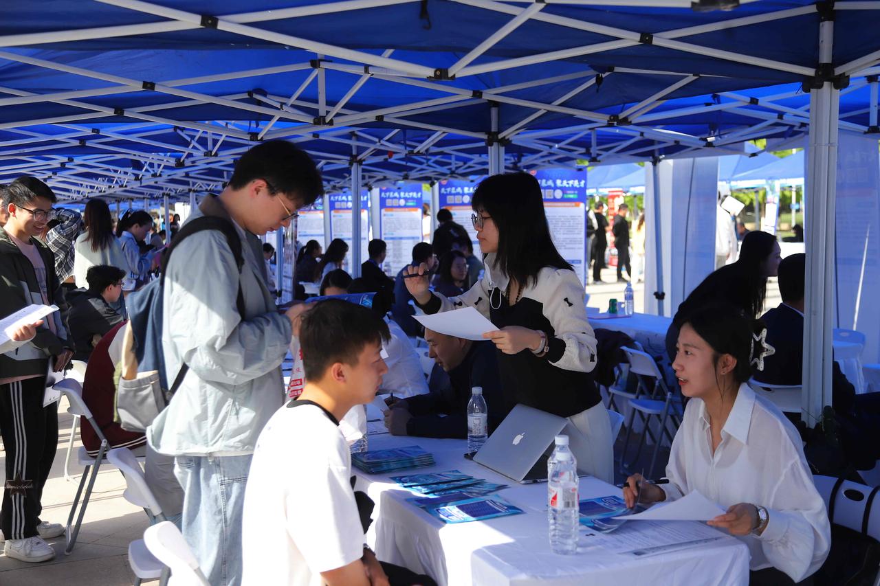 2025年西安市高校巡回系列招聘会西安电子科技大学站（重点民营企业专场）圆满