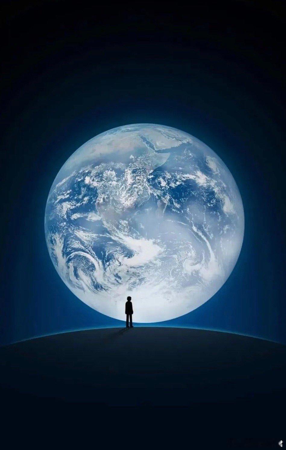 这个人，他站了15年了