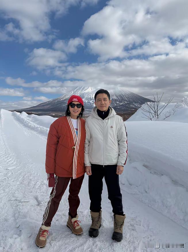 说实话身为两位仍然在内地捞金的艺人，在中国过年的大节日，跑到小日子那过年，还发