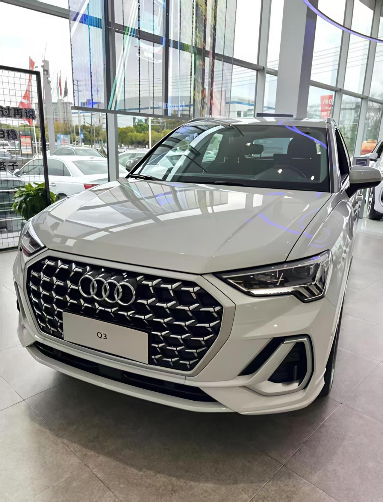 选紧凑型豪华SUV，不少人会盯上奥迪Q3吧？今天咱用聊天的劲儿，把它几款热
