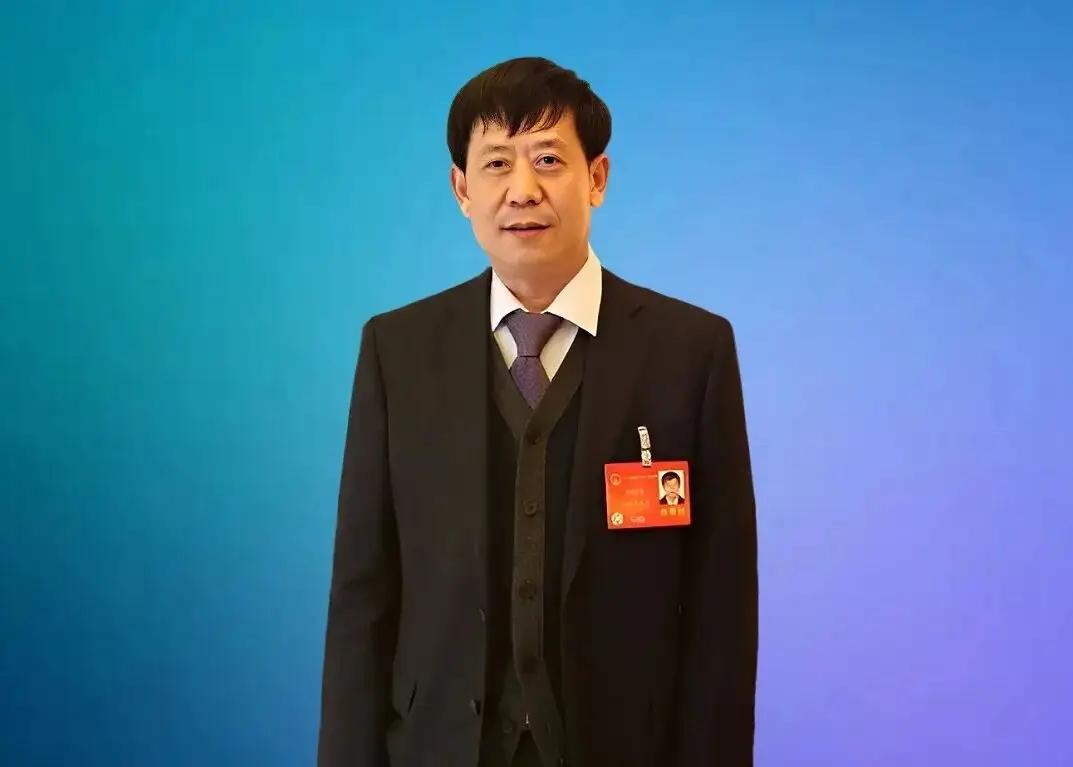 青岛财富版图大地震！80后黑马张新功145亿逆袭登顶，揭秘十大富豪背后不为人知的