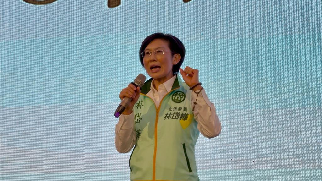 立委林岱桦直言不讳地指出，过去这一年来，每当她的民调支持率上升时，暗黑势力便会联