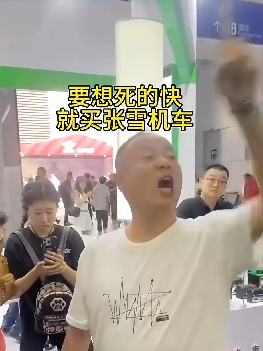 这对父子现在傻眼了！没想到张雪机车获得了世界大赛的双冠王！王铸不服啊，他卖的摩托