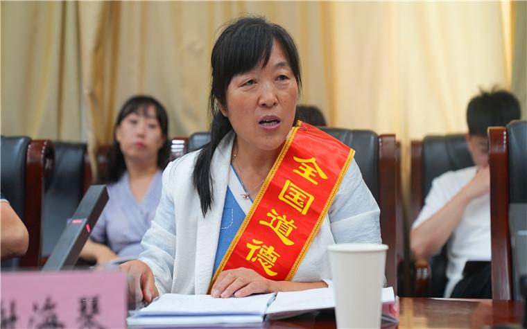 三年级辍学的农村姑娘，凭两个字逆袭人生，温暖一座城谢海琴，女，汉族，197