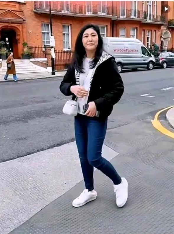 英拉这几年苍老了不少。