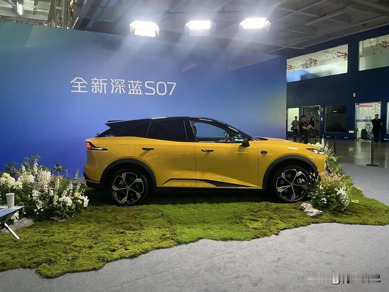 你见过谁家20万的车，给标配华为激光雷达？深蓝S07它敢。先别急，聊车之前