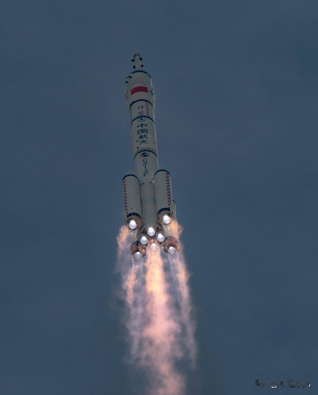 神舟编号罕见“跳号”，官方回应来了！神舟二十二号不改名，下一乘组名称确定：神舟二