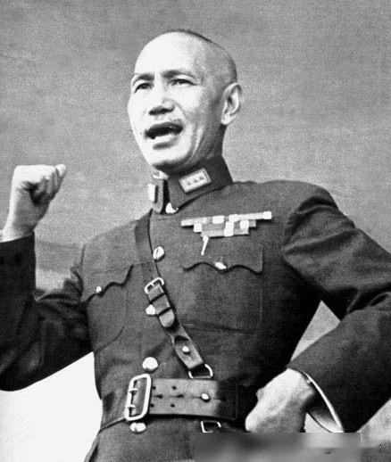 1938年，国军上将钱大钧，黑着脸走进军统湖北站，当着众特务的面，一枪打死了副站