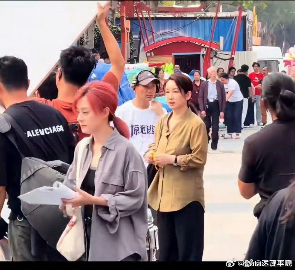 孙俪新剧就这样官宣了《原地逃离》，这部是正午+腾讯视频的领衔主演：孙俪、秦海璐、