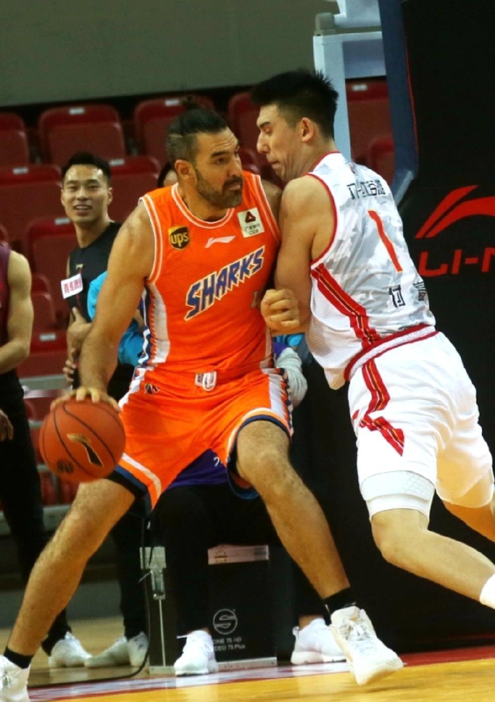 广东男篮未来发展前景，本土队员实力确实是关键。过去，广东队凭借易建联、朱芳雨等本