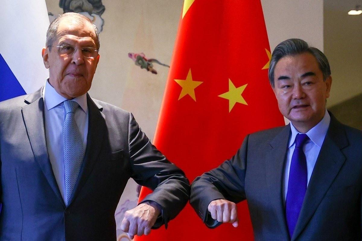 北约一旦踏入俄罗斯本土，中国就必须出兵？很多人还陷在这种兄弟义气的幻想里。错了！