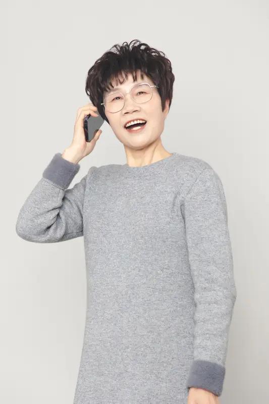 破防了！长沙八方小区，保姆蒋妈妈因18岁女儿航航重病，30万治疗费压得她想放弃。