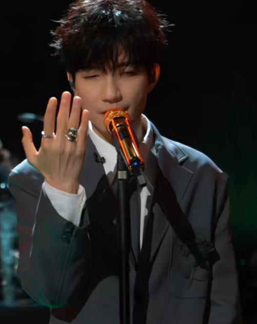 陈楚生在6月20日的《歌手2025》中，将演唱歌曲《未来的主人翁》，特意设计了与